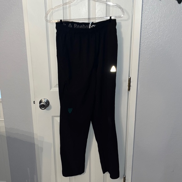 Reebok men’s joggers with zipper key pocket and zipped bottoms - Picture 1 of 6